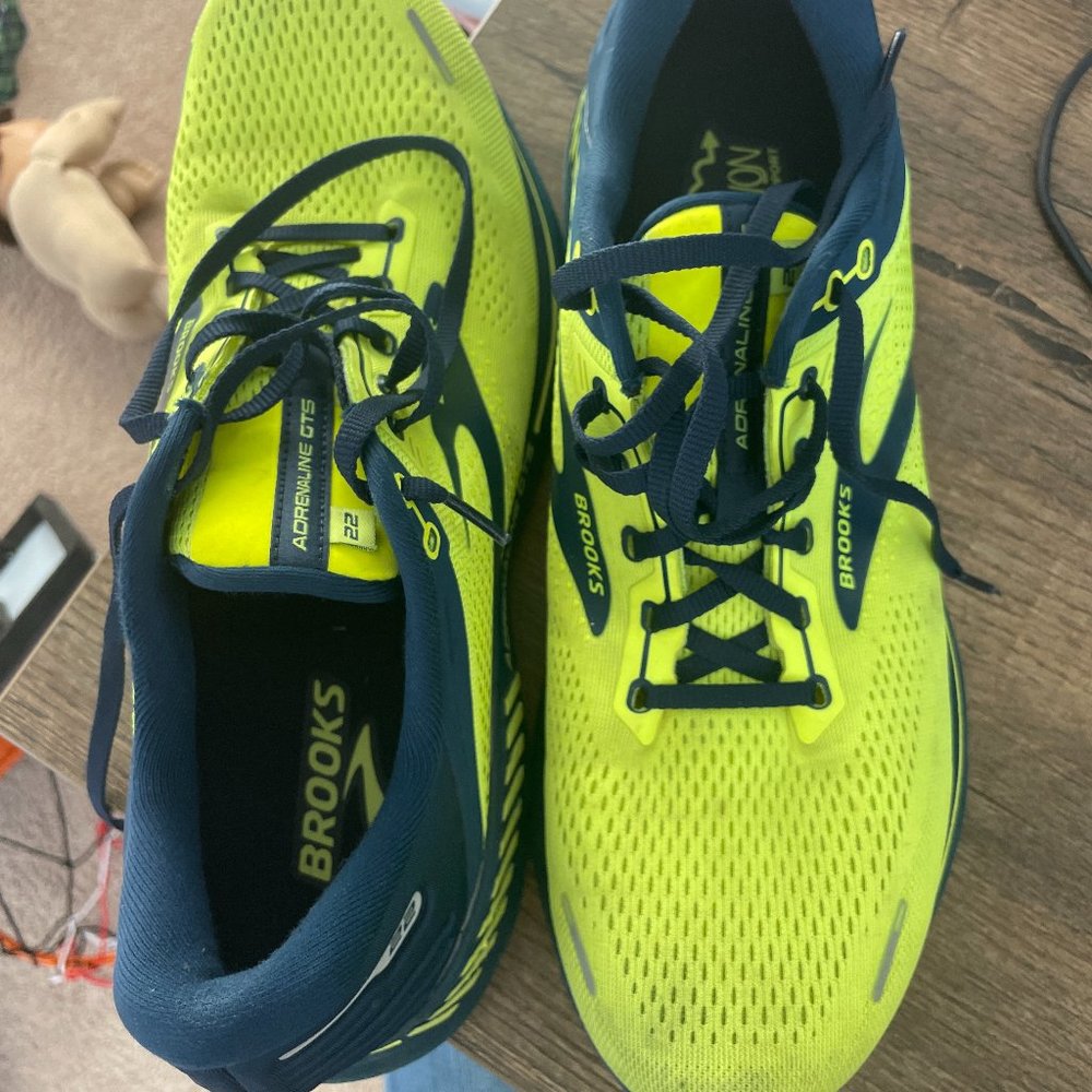 brooks men's adrenaline gts 22 size 12